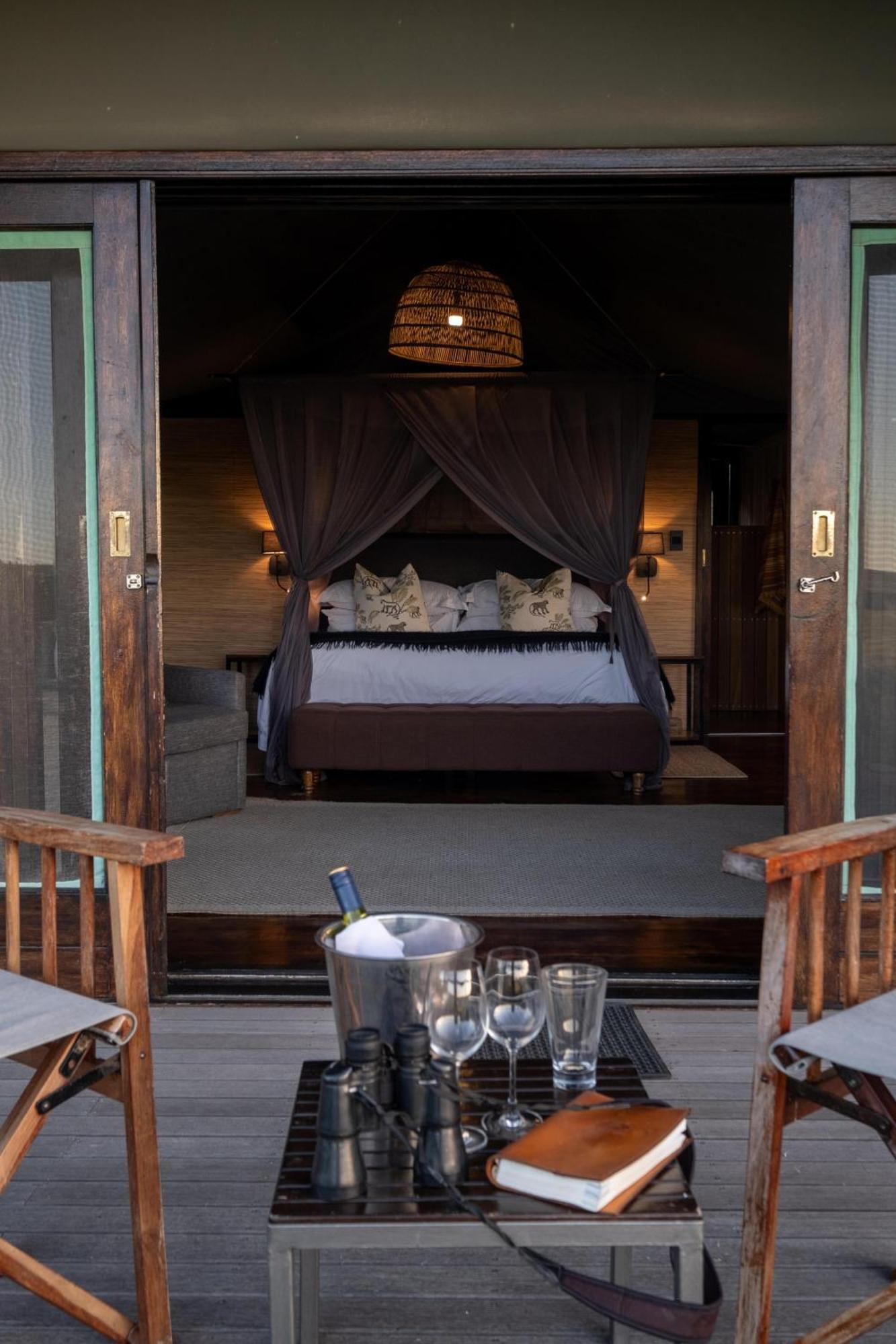Hillsnek Safari Camp - Amakhala Wildreservaat Buitenkant foto