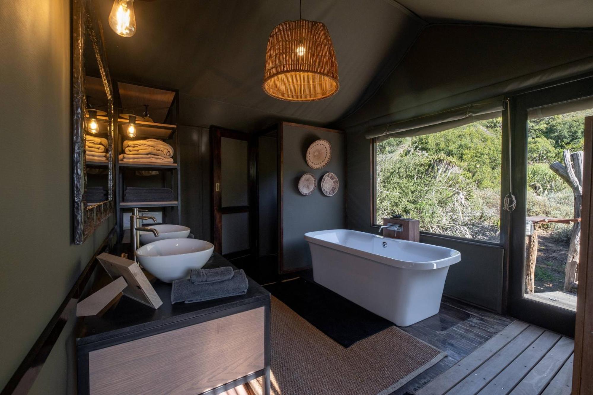 Hillsnek Safari Camp - Amakhala Wildreservaat Buitenkant foto