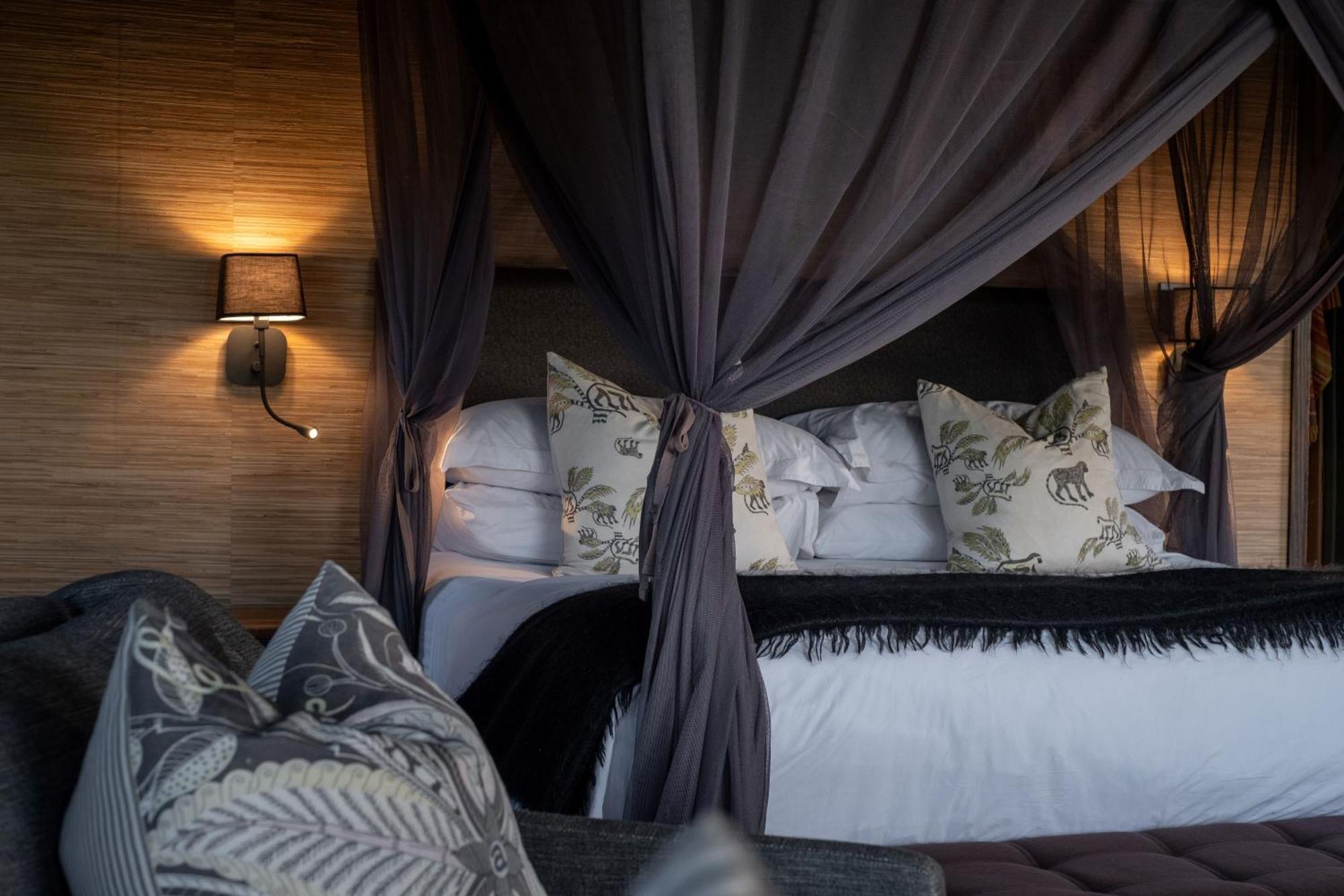 Hillsnek Safari Camp - Amakhala Wildreservaat Buitenkant foto