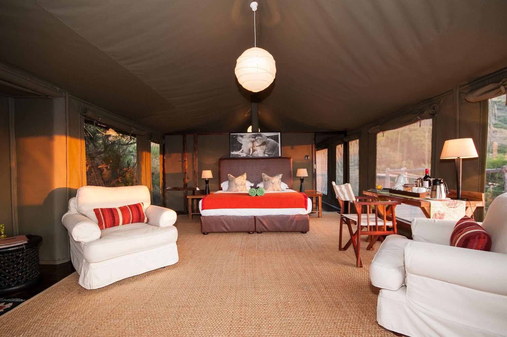 Hillsnek Safari Camp - Amakhala Wildreservaat Buitenkant foto